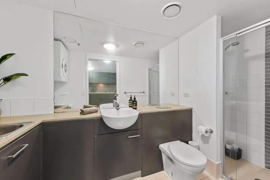 City Heights! 2Bed/1Bath/1Car/Views ~ Cbd Brisbane